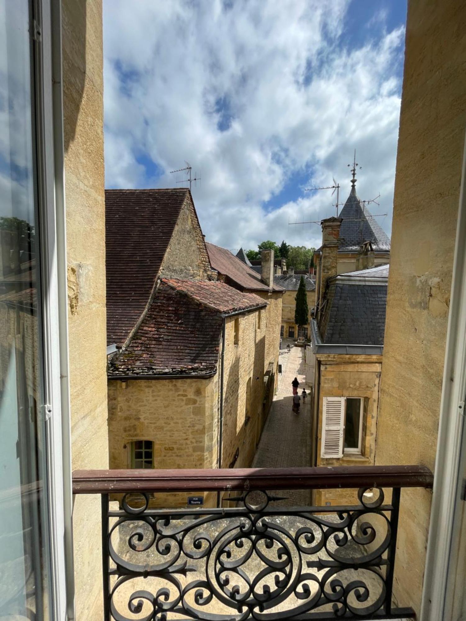 Au Coeur Du Centre Historique De Sarlat Apartment Exterior photo